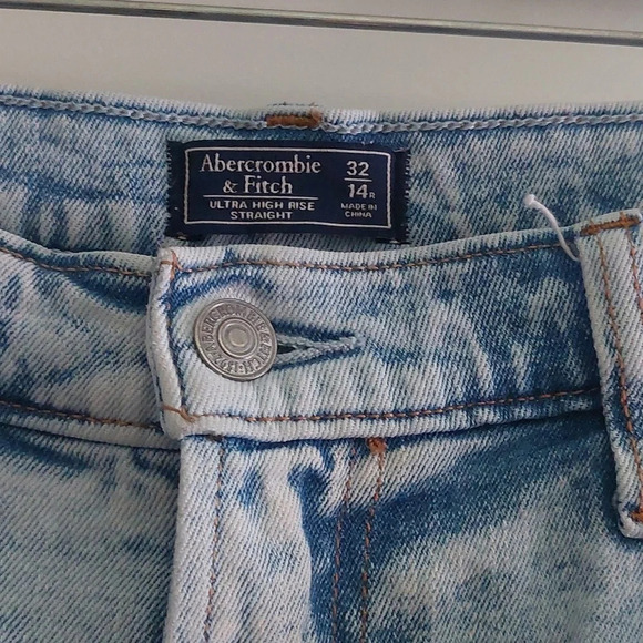 Abercrombie Curve Love Ultra High Rise 90s Straight Jean 14/32 - Picture 5 of 10